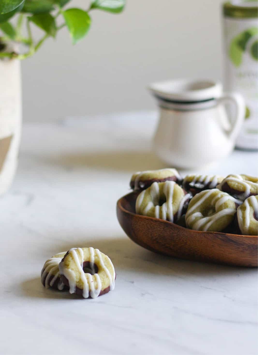 These Matcha Latte Protein Bites are a delicious way to get a little caffeine + protein from my snack or dessert. They are #keto, #paleo, #aip, and #whole30 friendly! #proteinbar #matcha